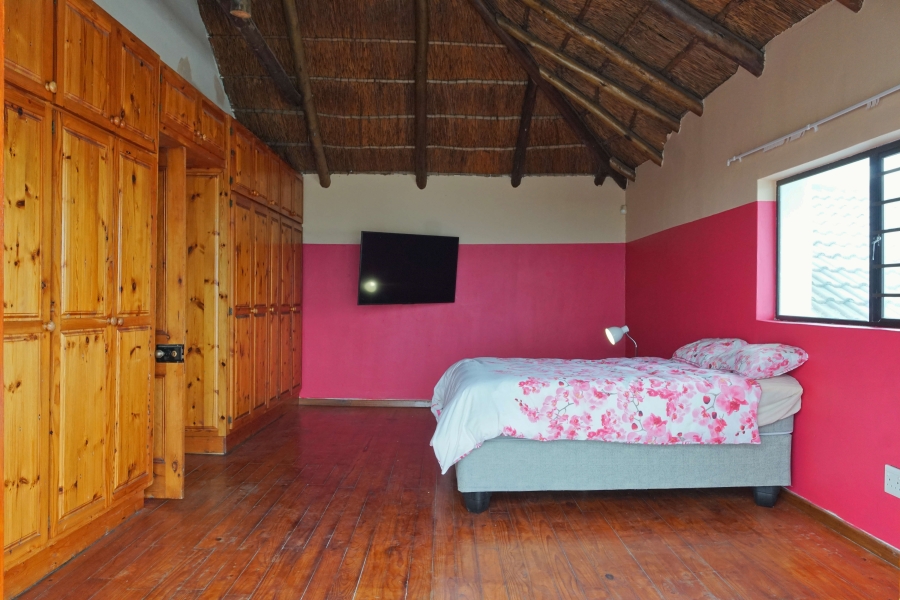 6 Bedroom Property for Sale in Cove Rock Eastern Cape